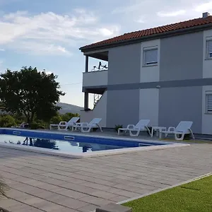 Zanic Starigrad Paklenica